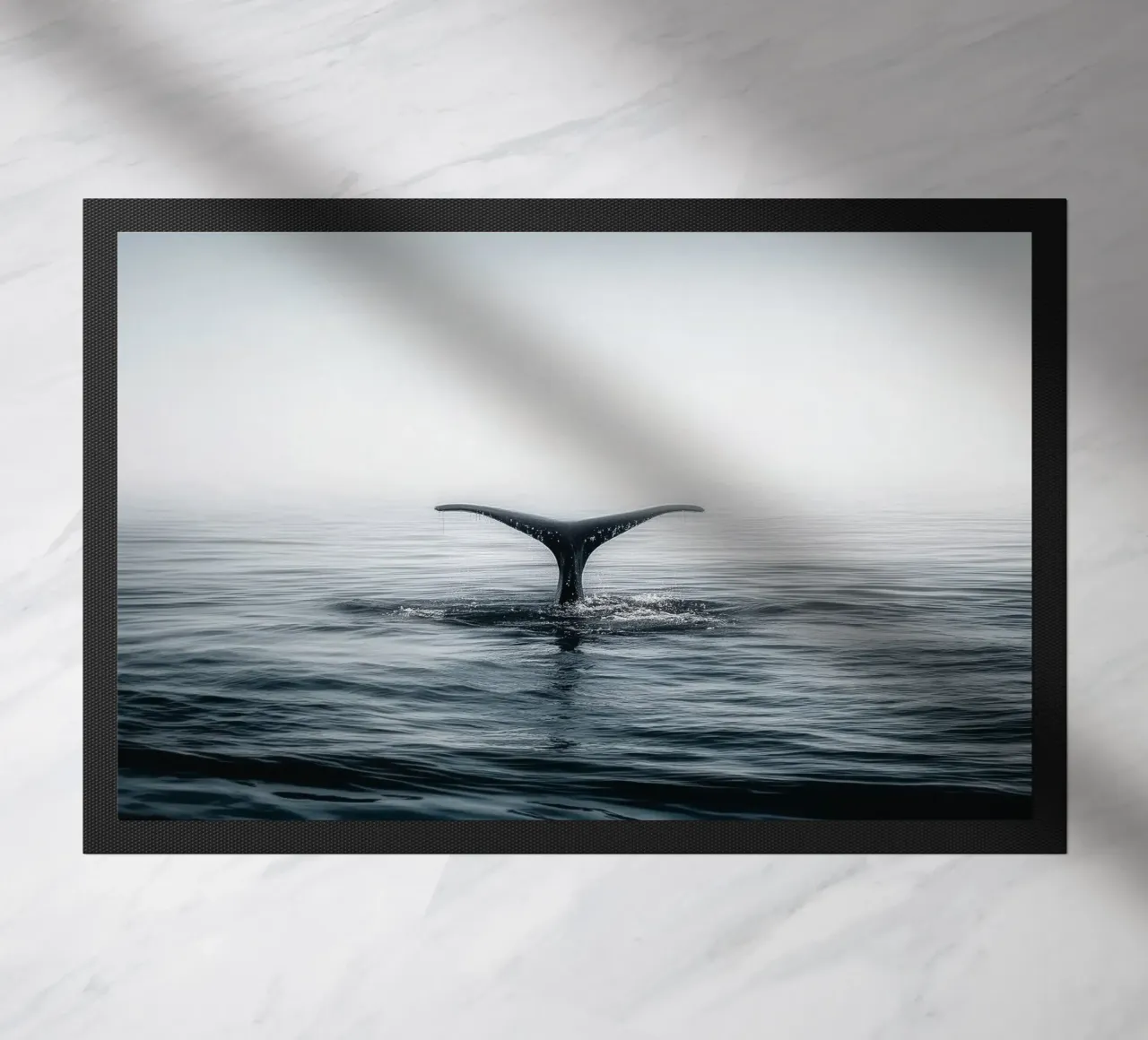 Minimalist Whale Tail – Ocean Photography-Inspired Print zerbino da Vela Luna