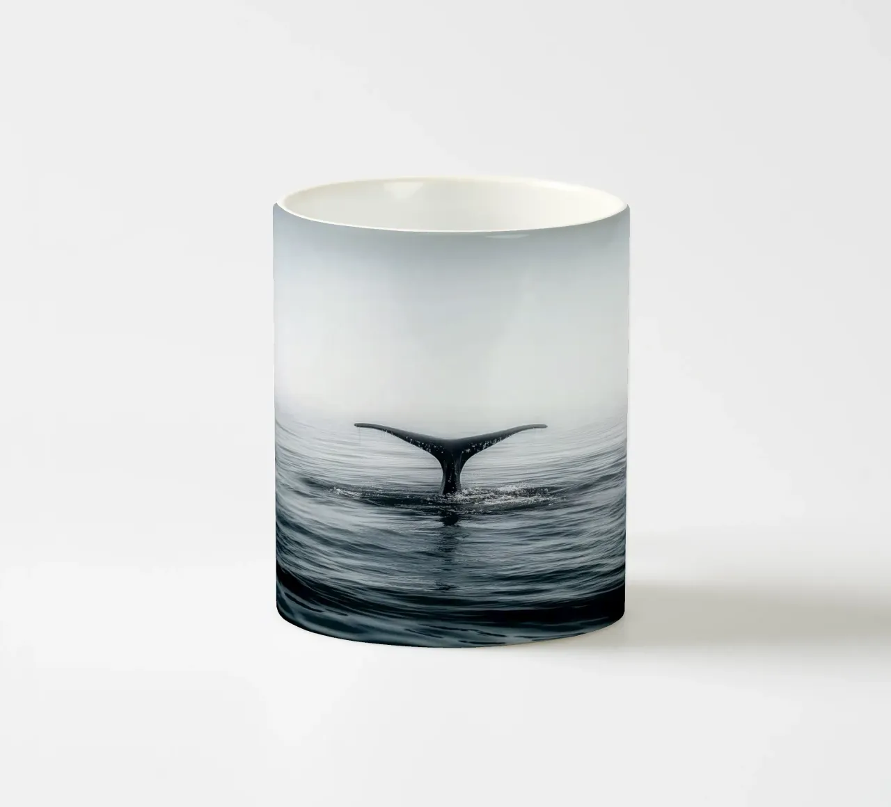 Minimalist Whale Tail – Ocean Photography-Inspired Print tazza in ceramica da Vela Luna