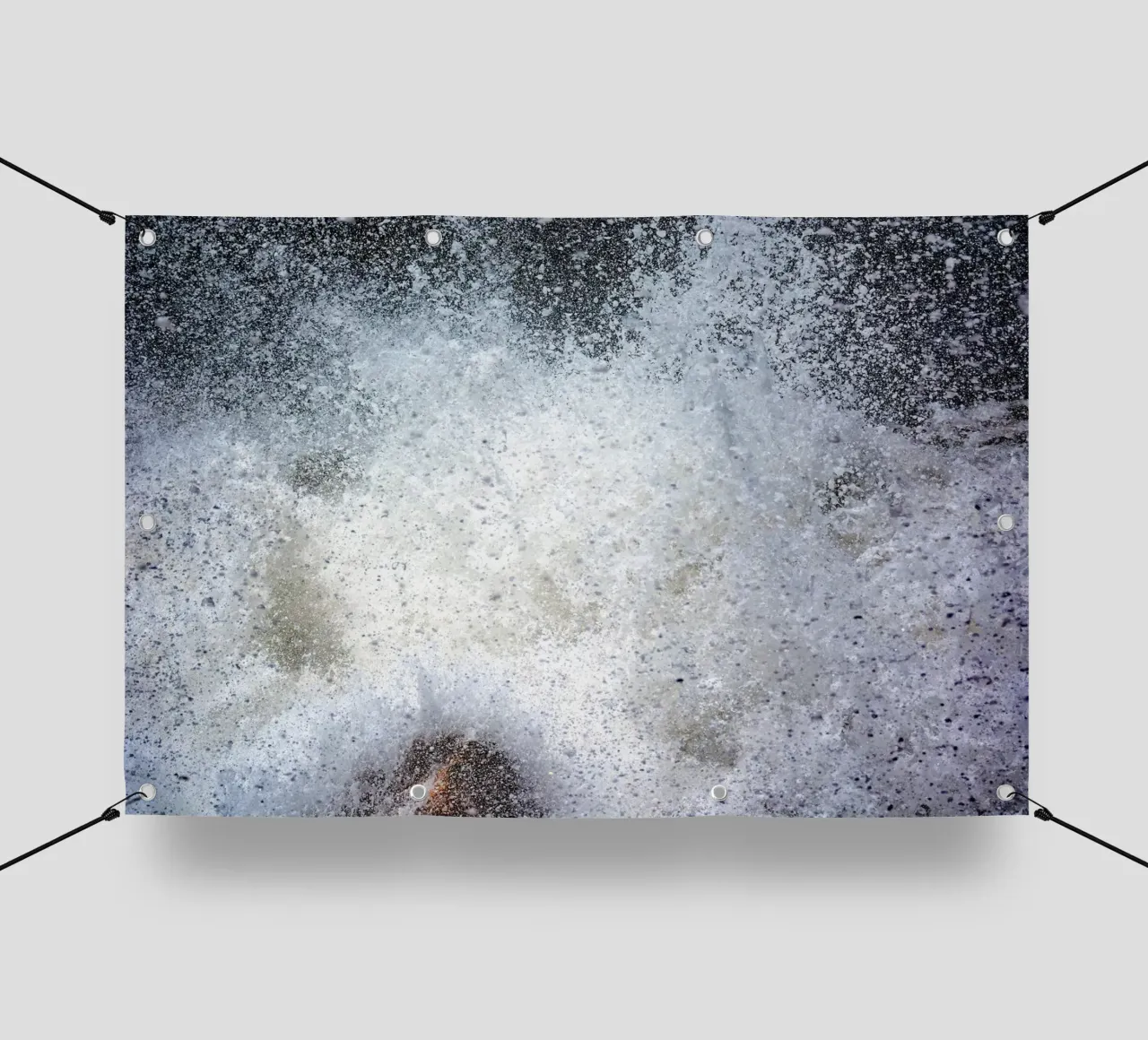 Implosione I telo in pvc da Tal Paz-Fridman