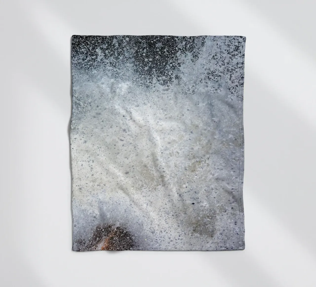 Implosione I coperta in pile da Tal Paz-Fridman