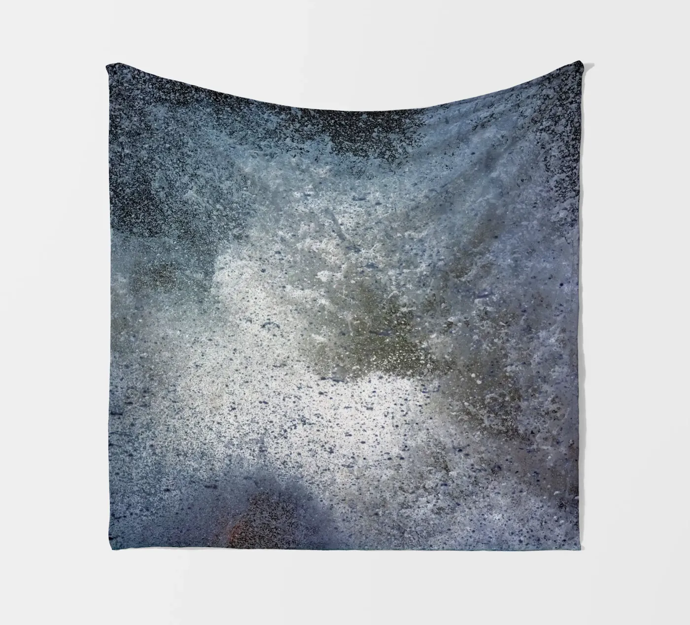 Implosion II Fleecedecke von Tal Paz-Fridman