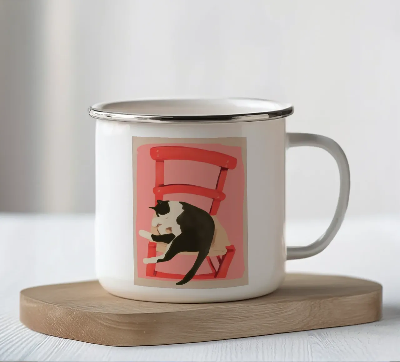 Gatto su sedia rossa tazza in smalto da LeaDArt