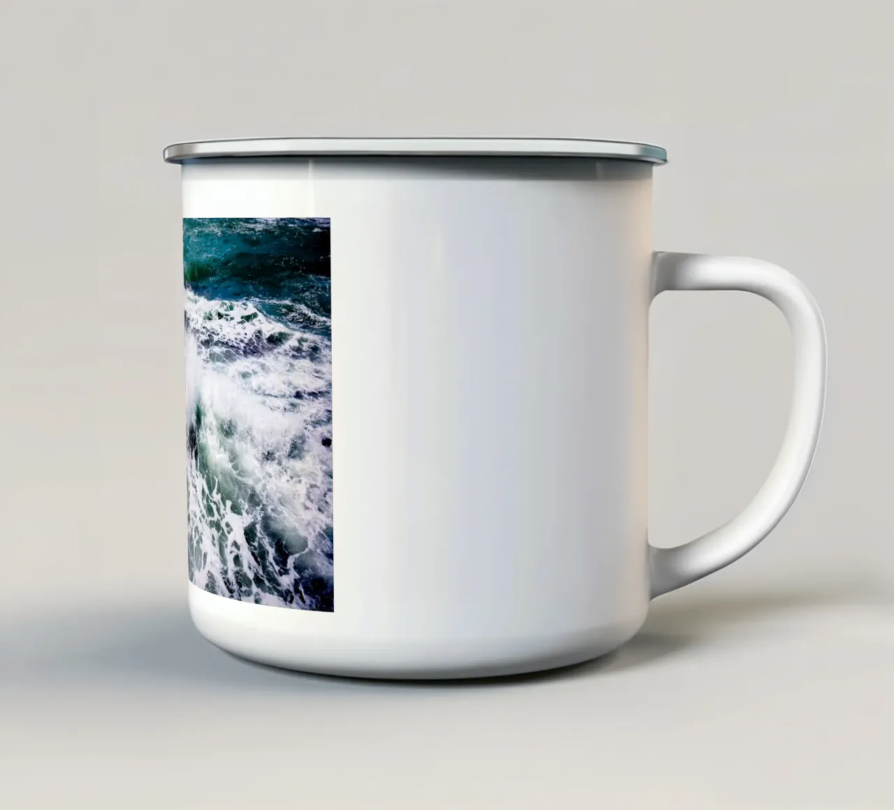 Spruzzata di bianco tazza in smalto da Tal Paz-Fridman