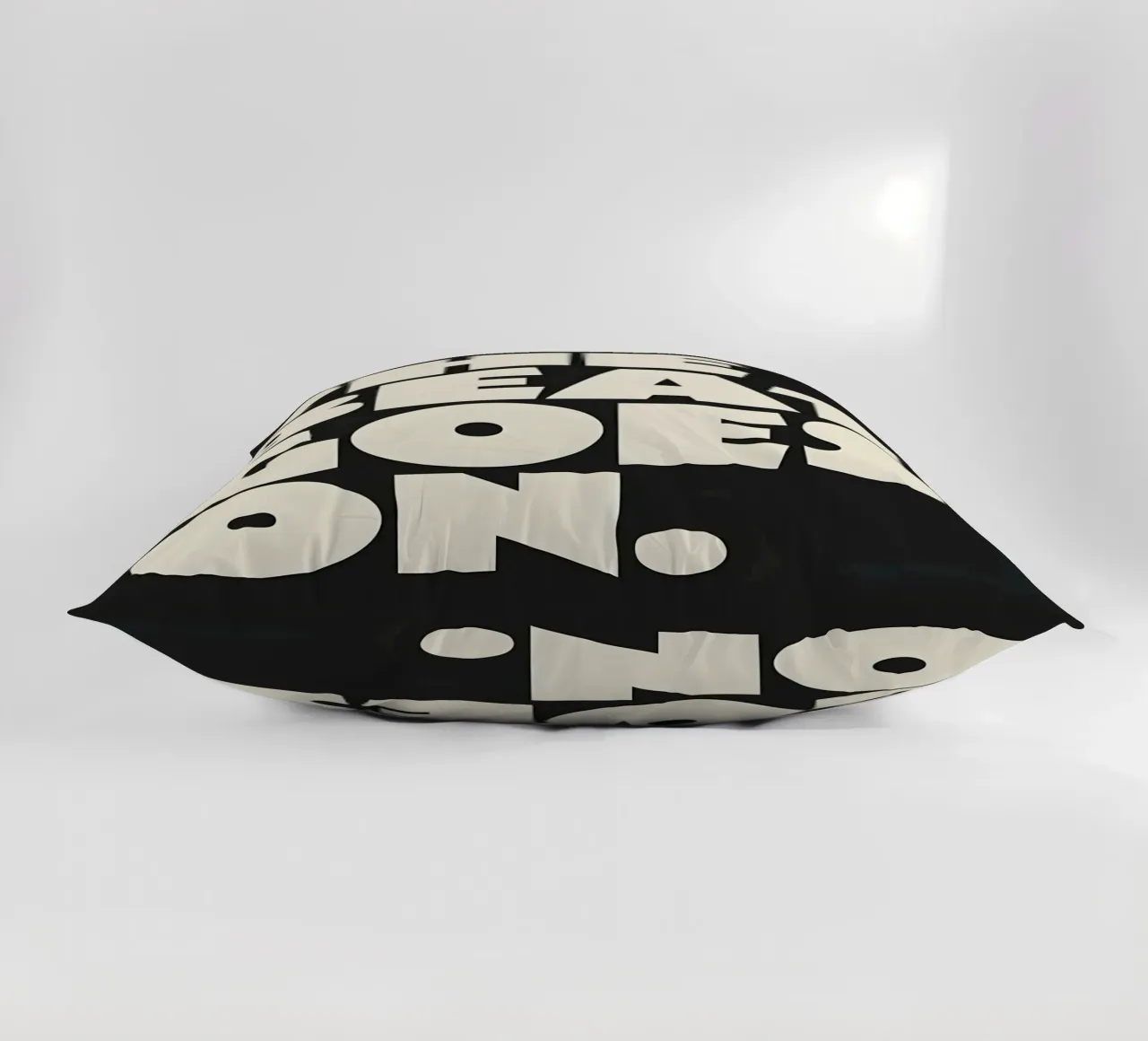 "THE BEAT GOES ON." cuscino da Type & Tape