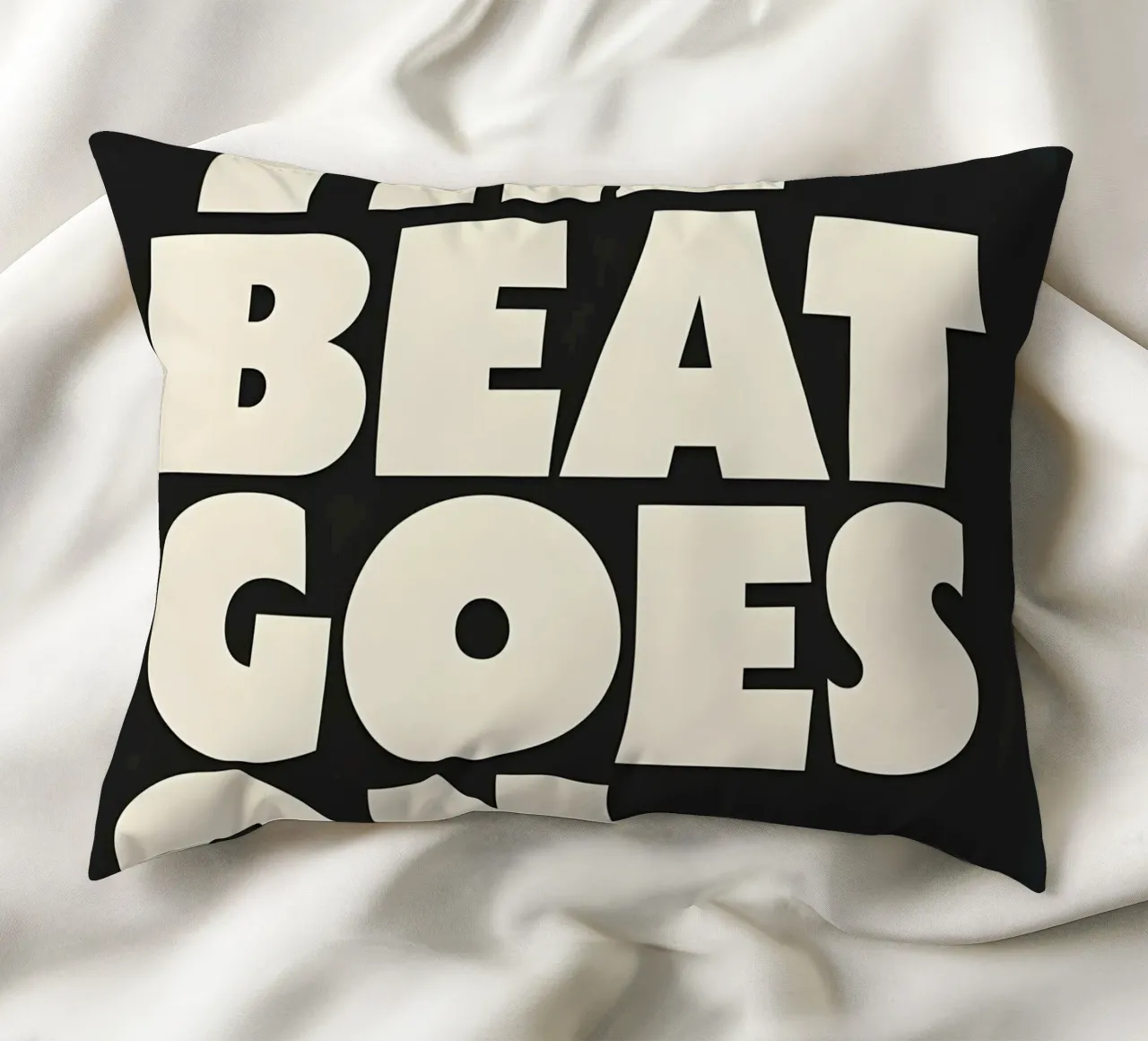 "THE BEAT GOES ON." cuscino da Type & Tape
