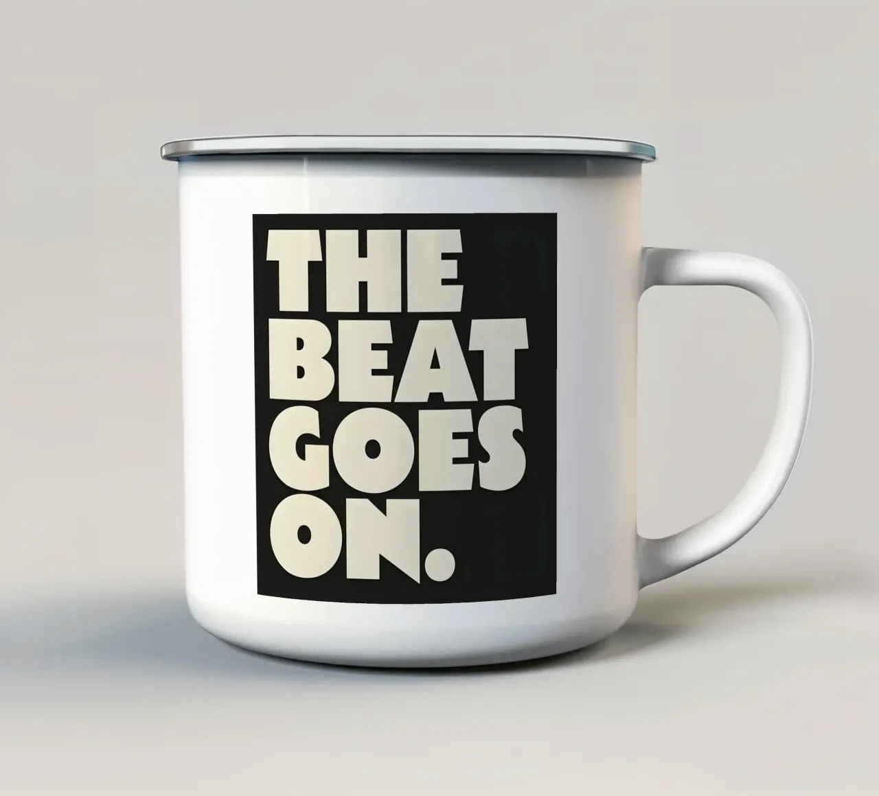 "THE BEAT GOES ON." tazza in smalto da Type & Tape