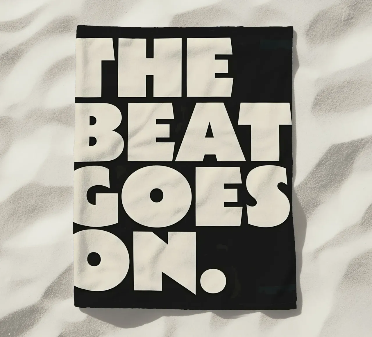 "THE BEAT GOES ON." telo mare da Type & Tape