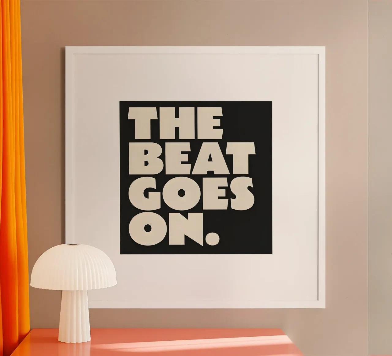 "THE BEAT GOES ON." poster con telaio in plastica da Type & Tape