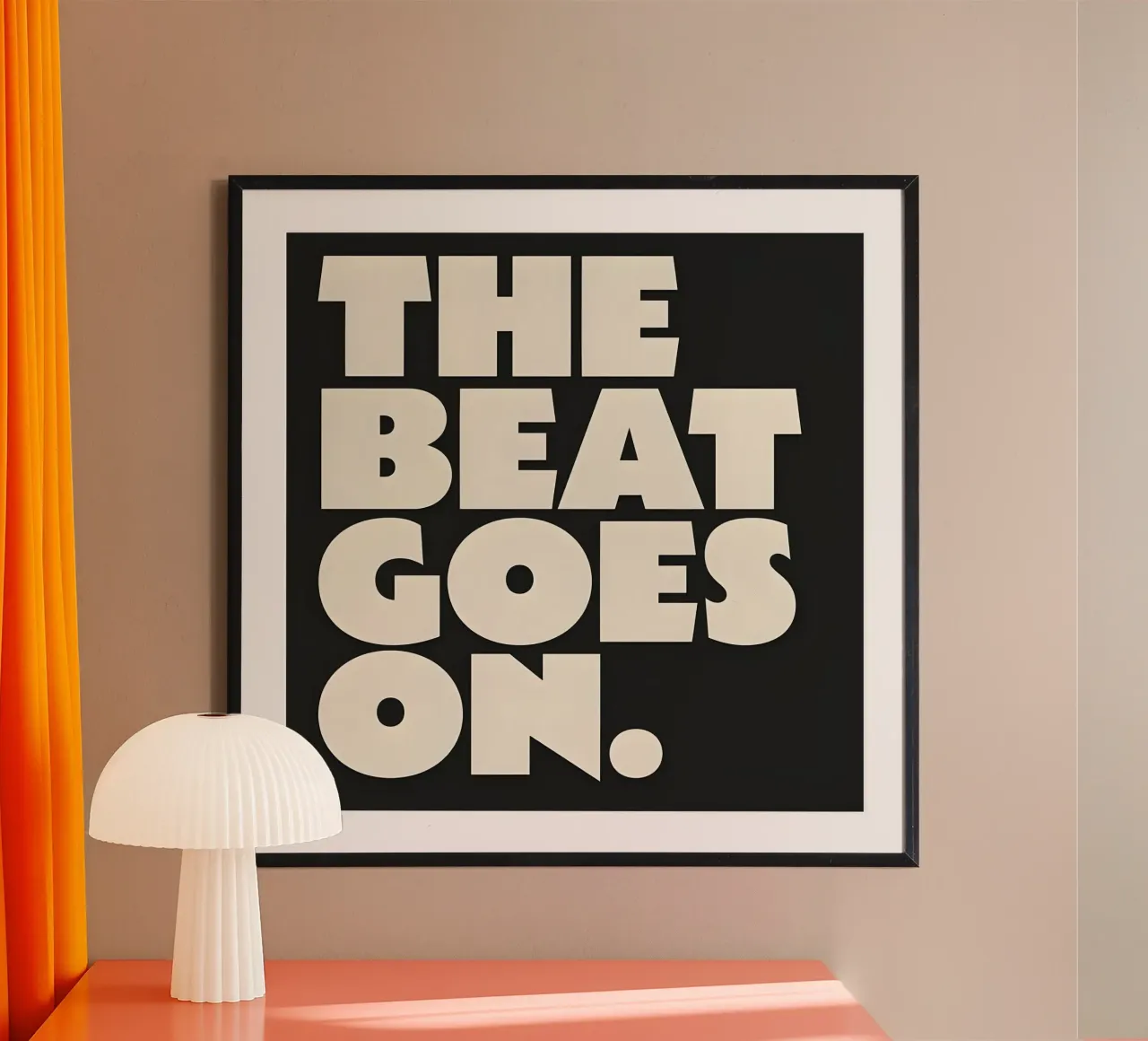 "THE BEAT GOES ON." poster con telaio in plastica da Type & Tape