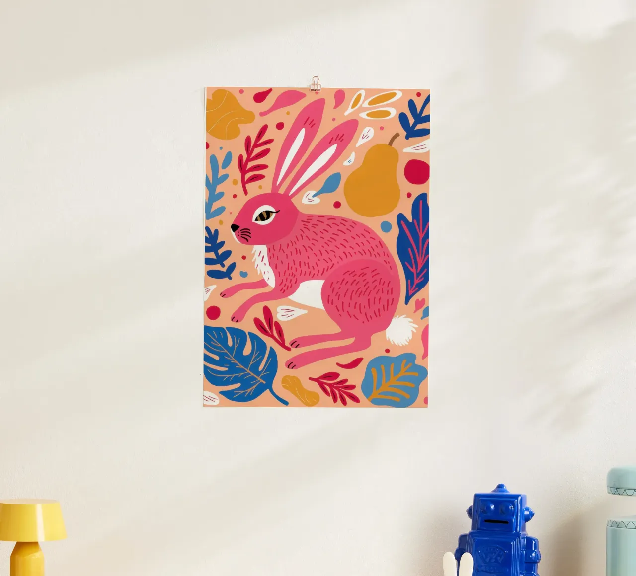 Il coniglio rosa poster con telaio in alluminio da Luna Aura