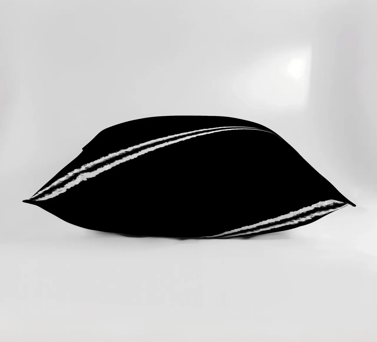 Bianco e nero cuscino da Tal Paz-Fridman