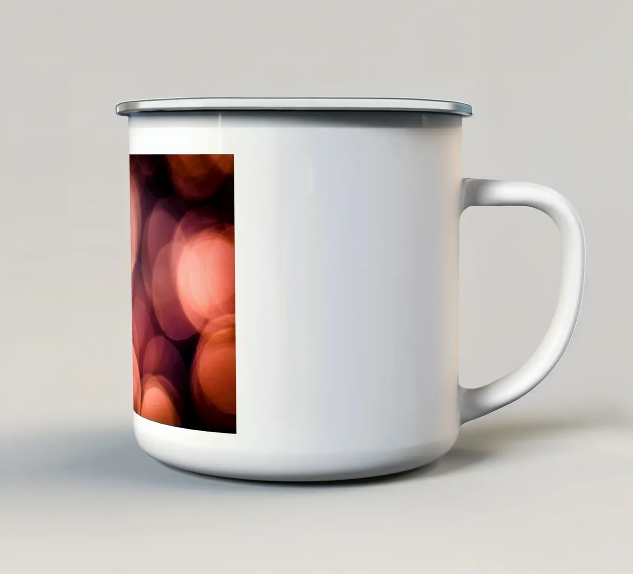 Luce sull'acqua II tazza in smalto da Tal Paz-Fridman