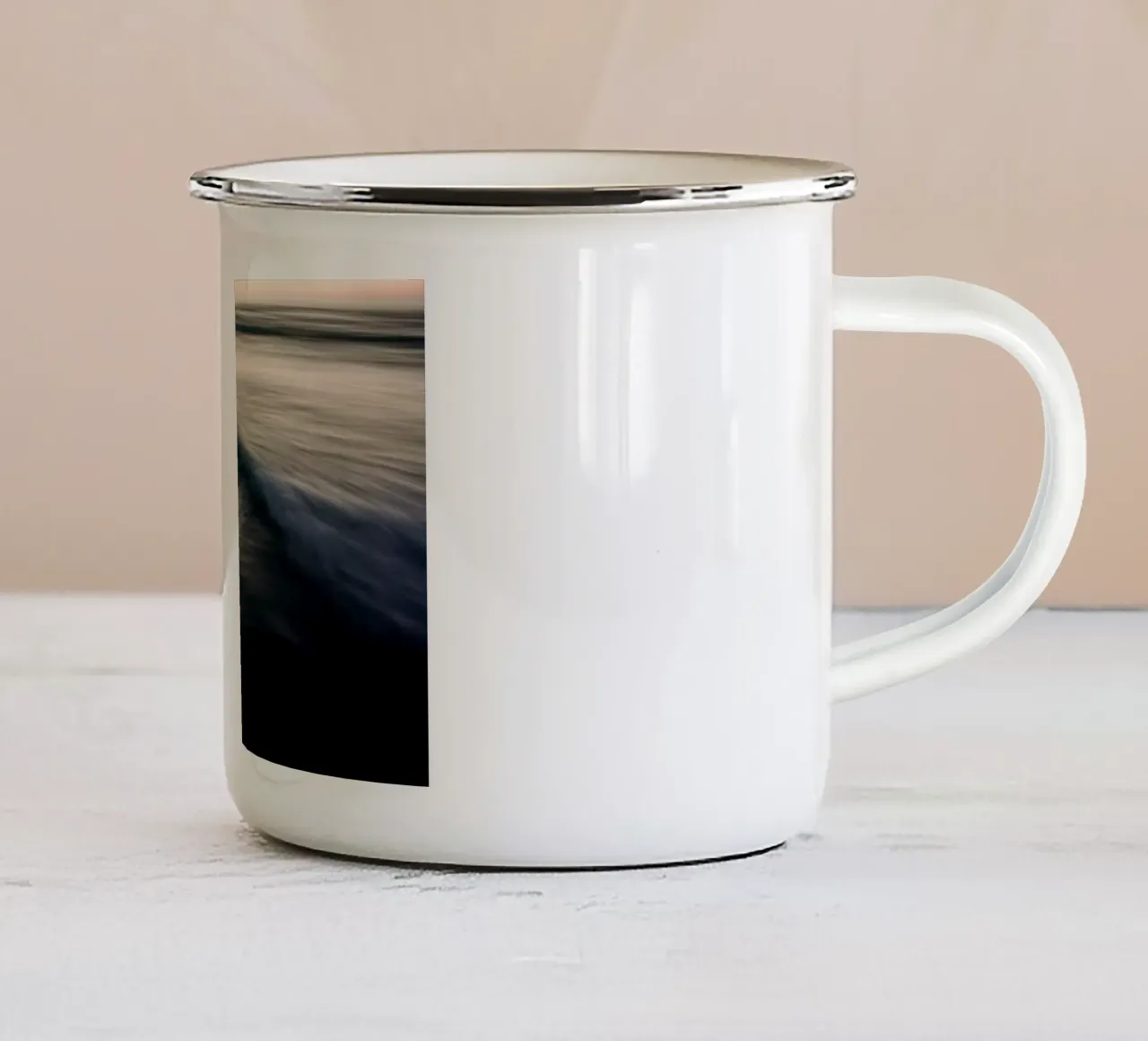 L'unicité des ondes I mug en émail de Tal Paz-Fridman