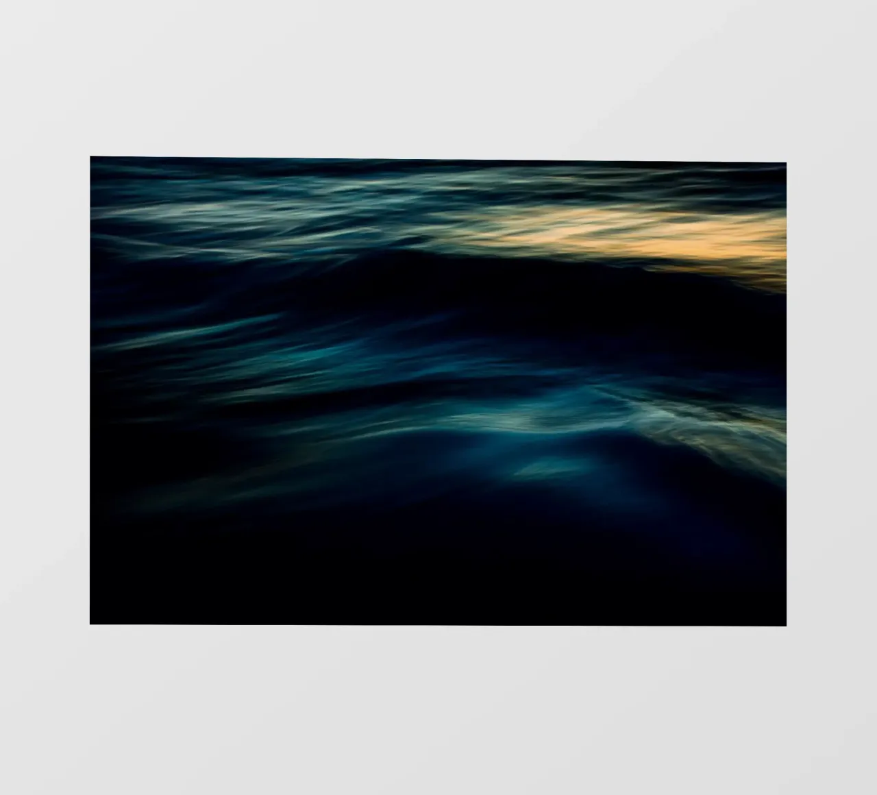 Die Einzigartigkeit der Wellen IV Backlit Folie von Tal Paz-Fridman