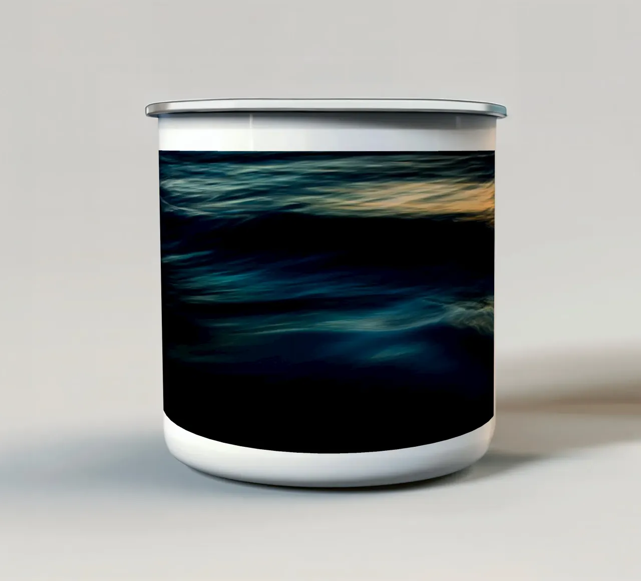 L'unicità delle onde IV tazza in smalto da Tal Paz-Fridman