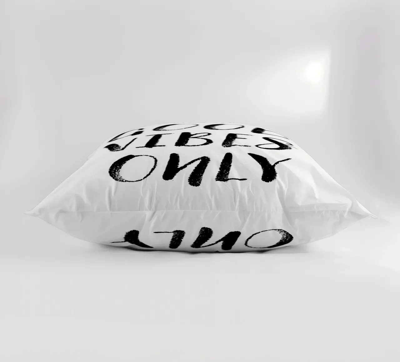 Good Vibes Only 1 cuscino da The Type Club Tokyo