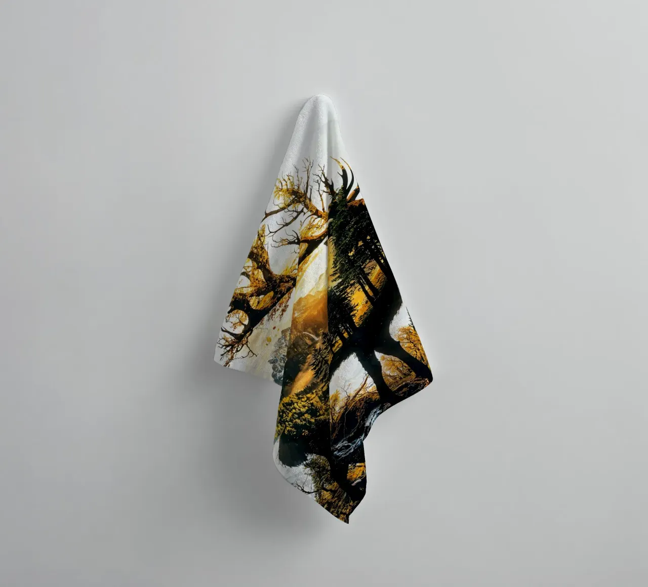 Verdant Monarch of the Golden Grove asciugamano da bagno da Pixaverse