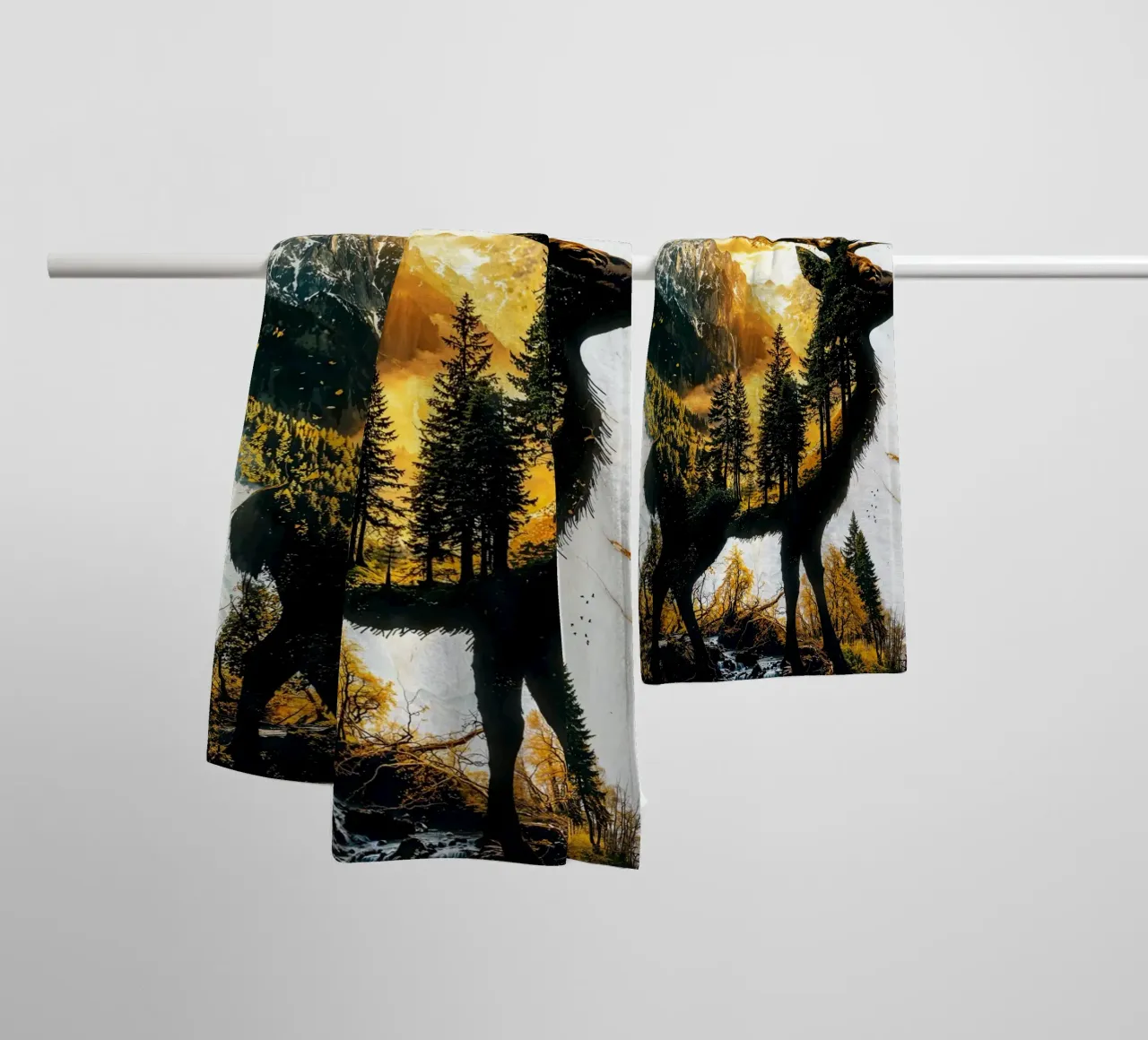 Verdant Monarch of the Golden Grove asciugamano da bagno da Pixaverse