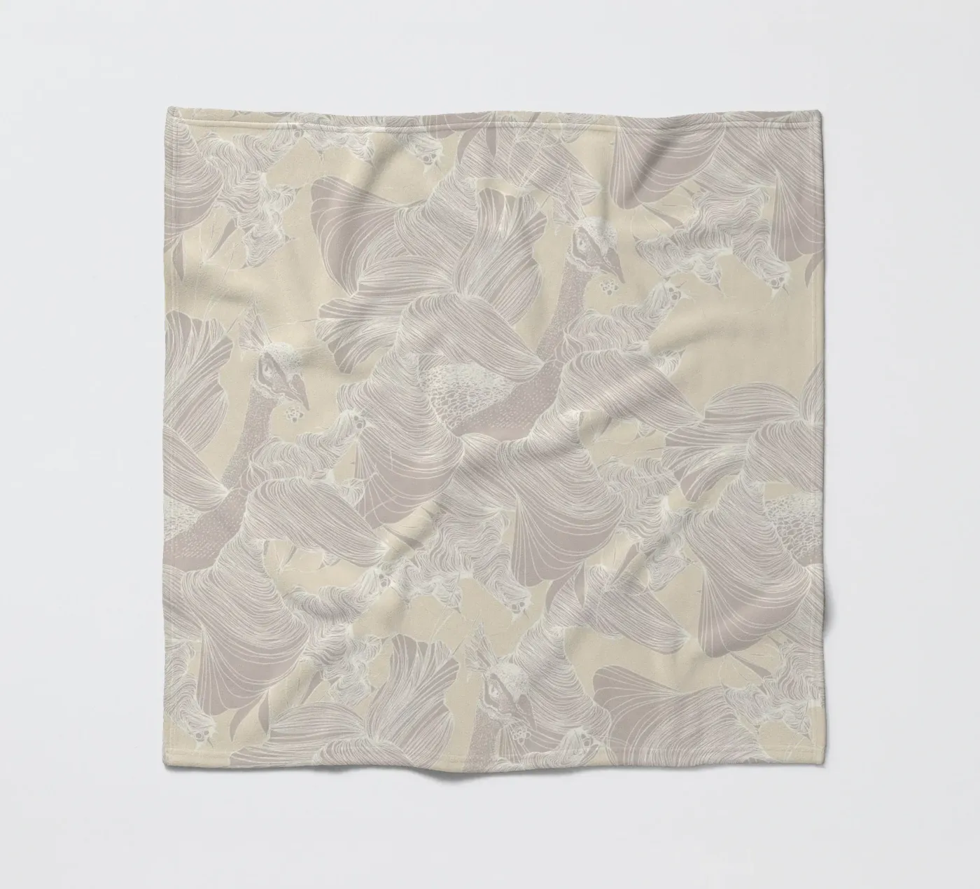 pavone fantasma coperta in pile da Giulio Iurissevich