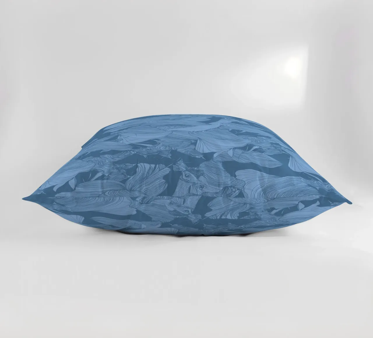 pavone blu cuscino da Giulio Iurissevich