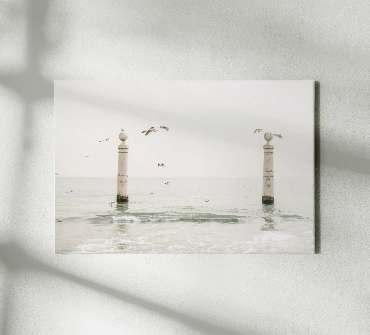 Lisbon Portugal minimalist coastal ocean photo tela con Cornice a cassetta da patiphotography