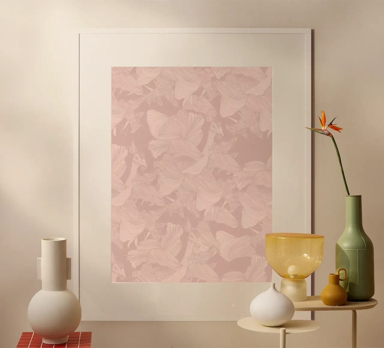 pavoni pink poster con telaio in legno da Giulio Iurissevich