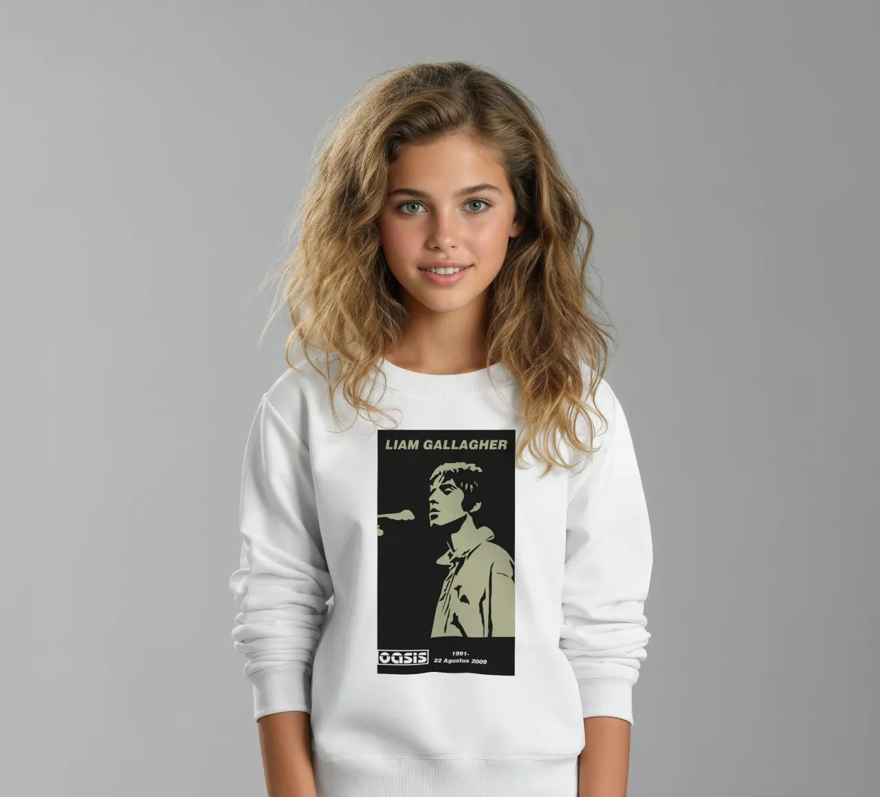 Schaduwen strekken zich uit over zand kinder sweatshirt van rendikeep