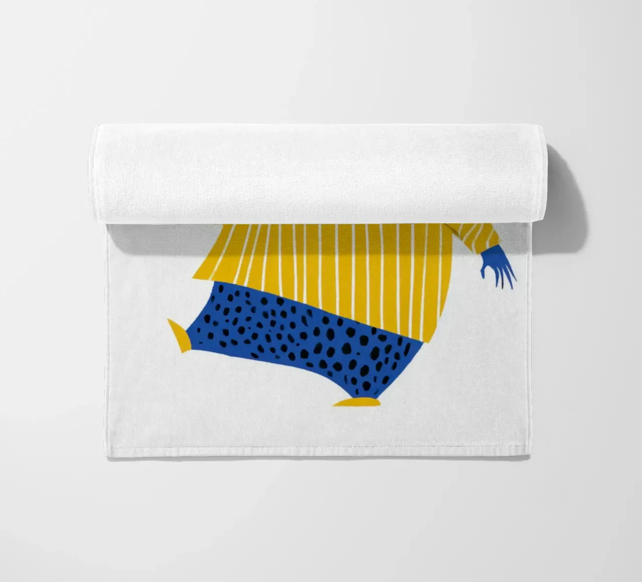 Talpa cieca con maglione giallo a righe Vivaio scandinavo telo mare da Modern Muse