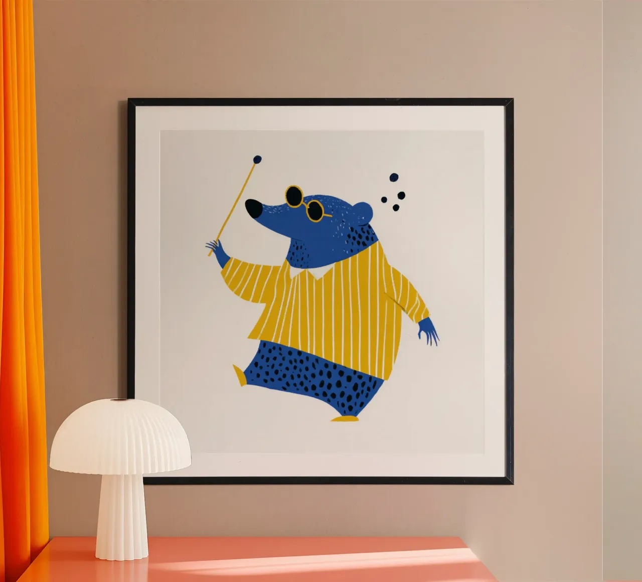 Talpa cieca con maglione giallo a righe Vivaio scandinavo poster con telaio in legno da Modern Muse