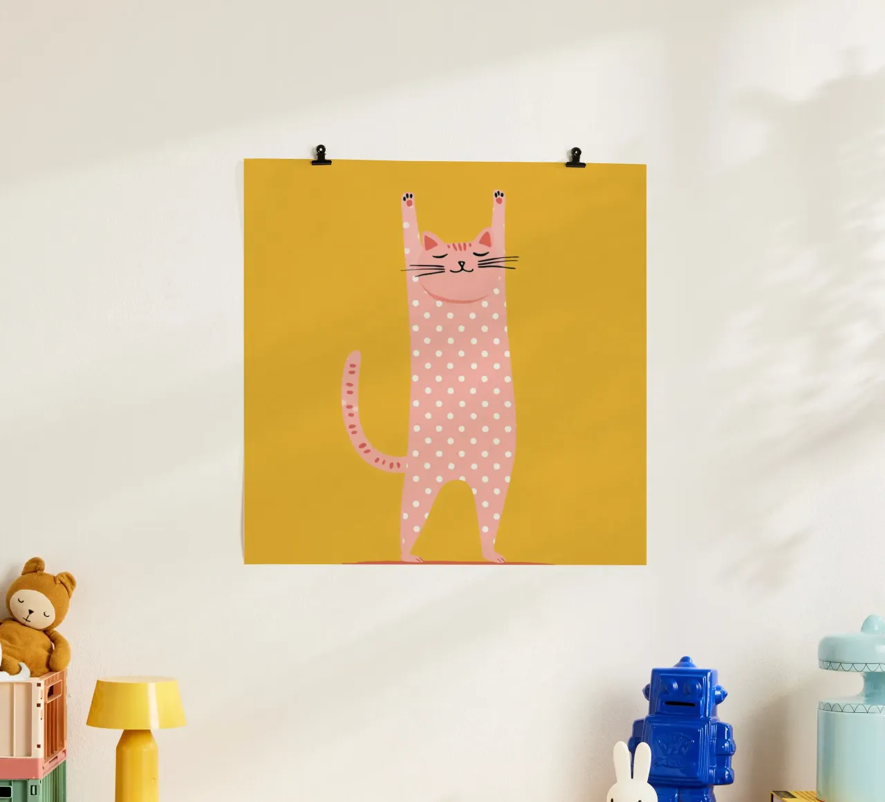 Gatto a pois che si stiracchia Poster scandinavo minimalista per bambini poster da Modern Muse