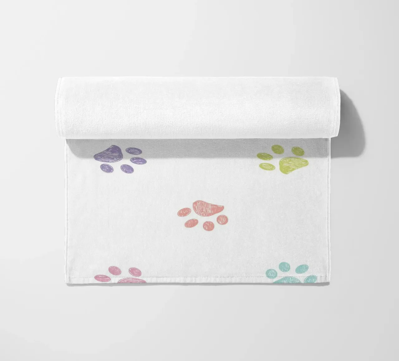 Impronte di zampe in colori pastello con sfondo bianco telo mare da gulsengunel
