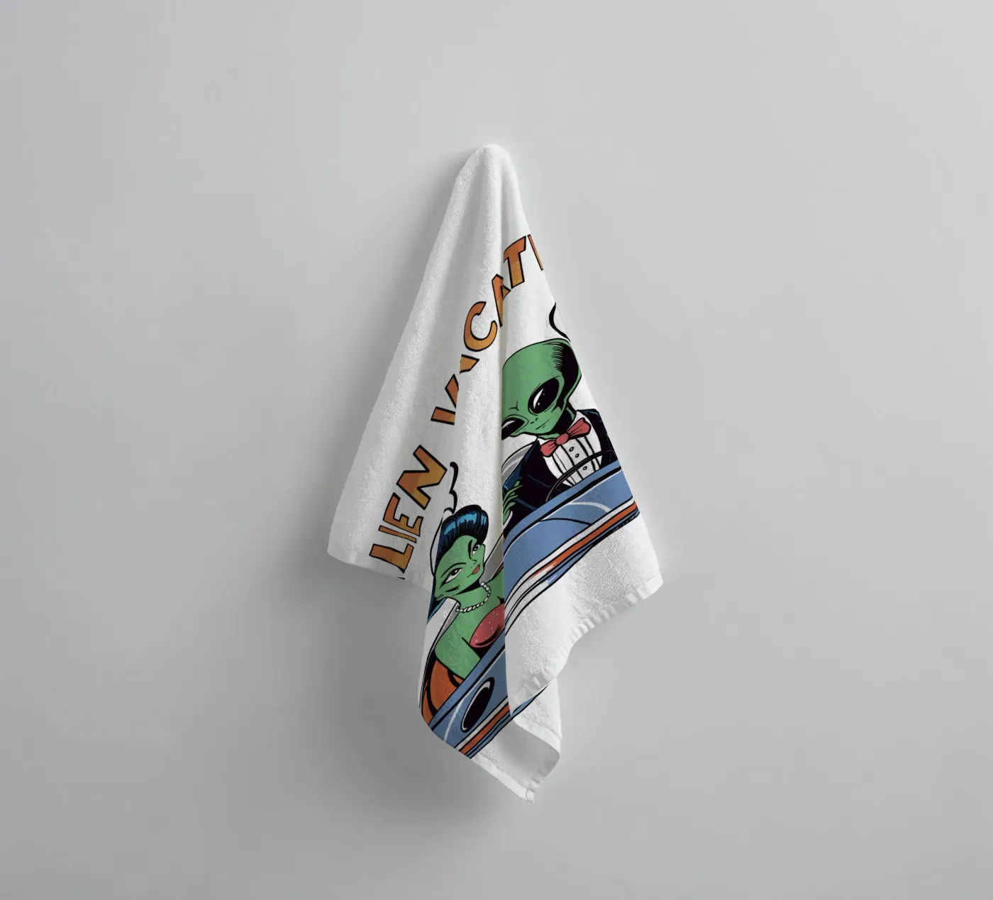 ALIEN VACATION towel by edsonramosart