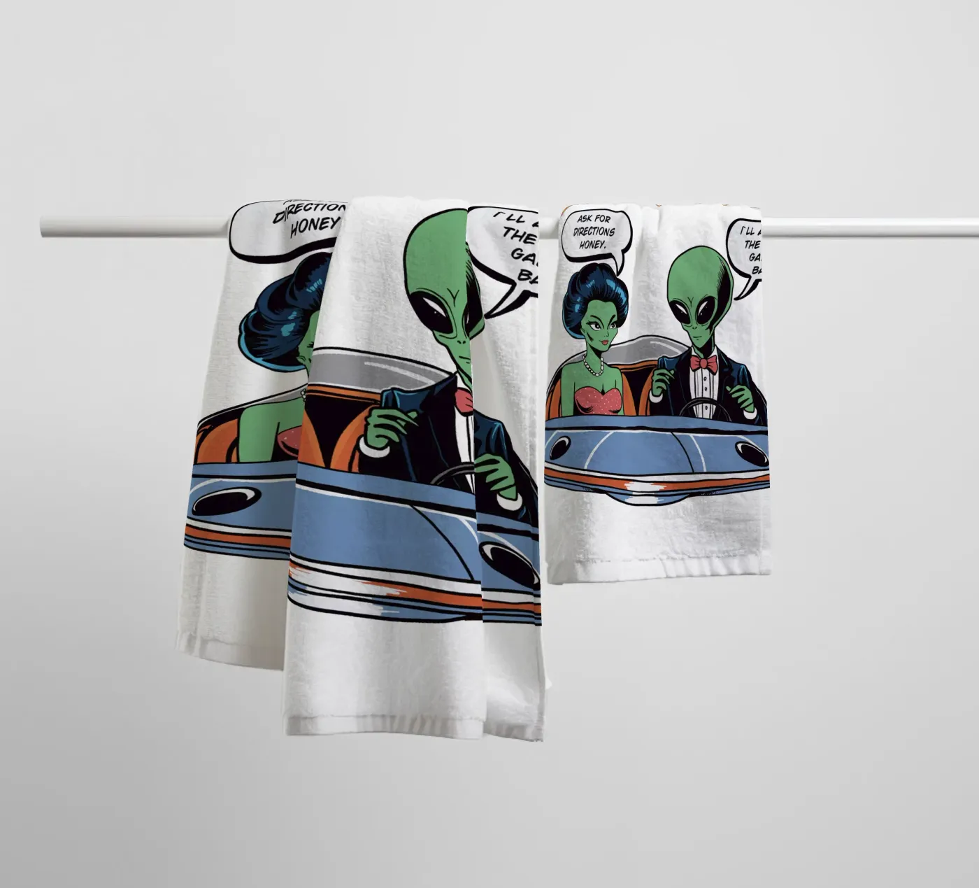 ALIEN VACATION towel by edsonramosart