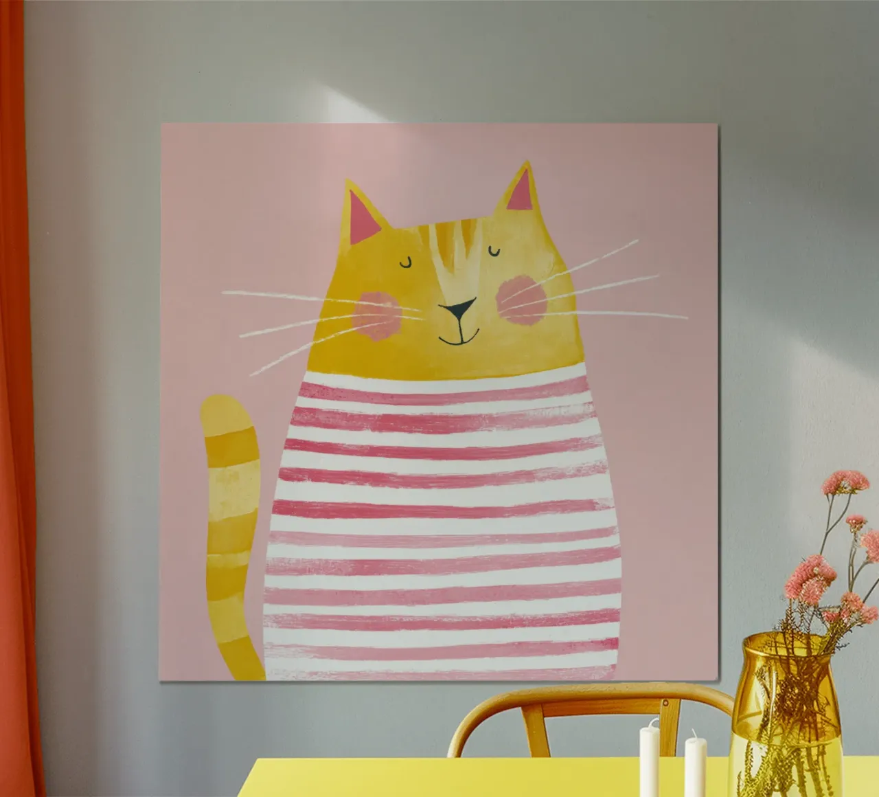 Gatto giallo con camicia a righe rosa che sorride Bambini Arte poster con telaio in plastica da Modern Muse