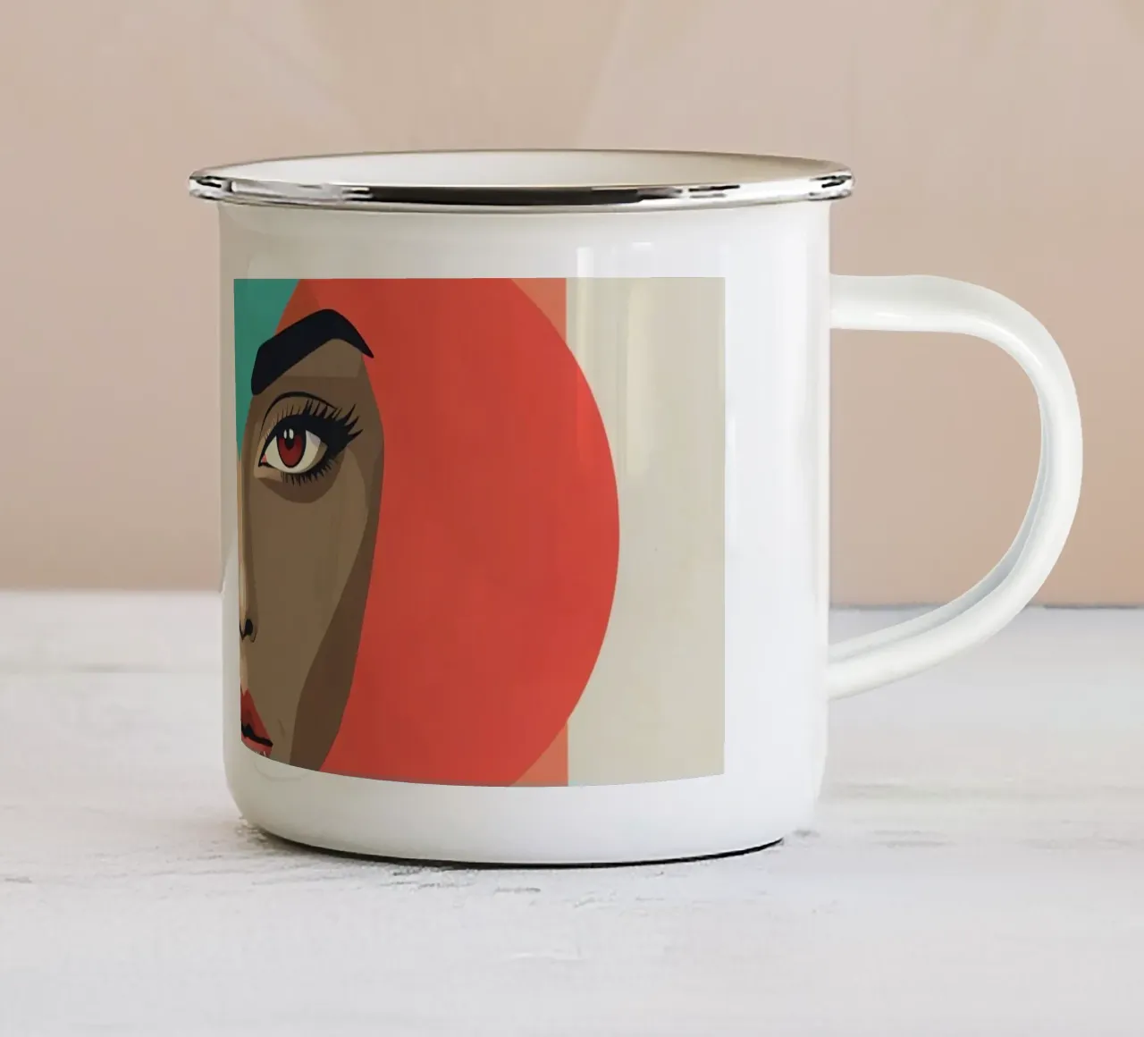 Volto di donna con sovrapposizioni geometriche forme astratte tazza in smalto da DesignDoodle
