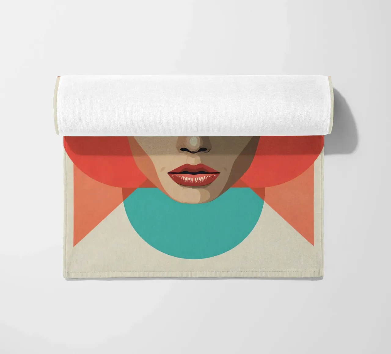 Volto di donna con sovrapposizioni geometriche forme astratte telo mare da DesignDoodle