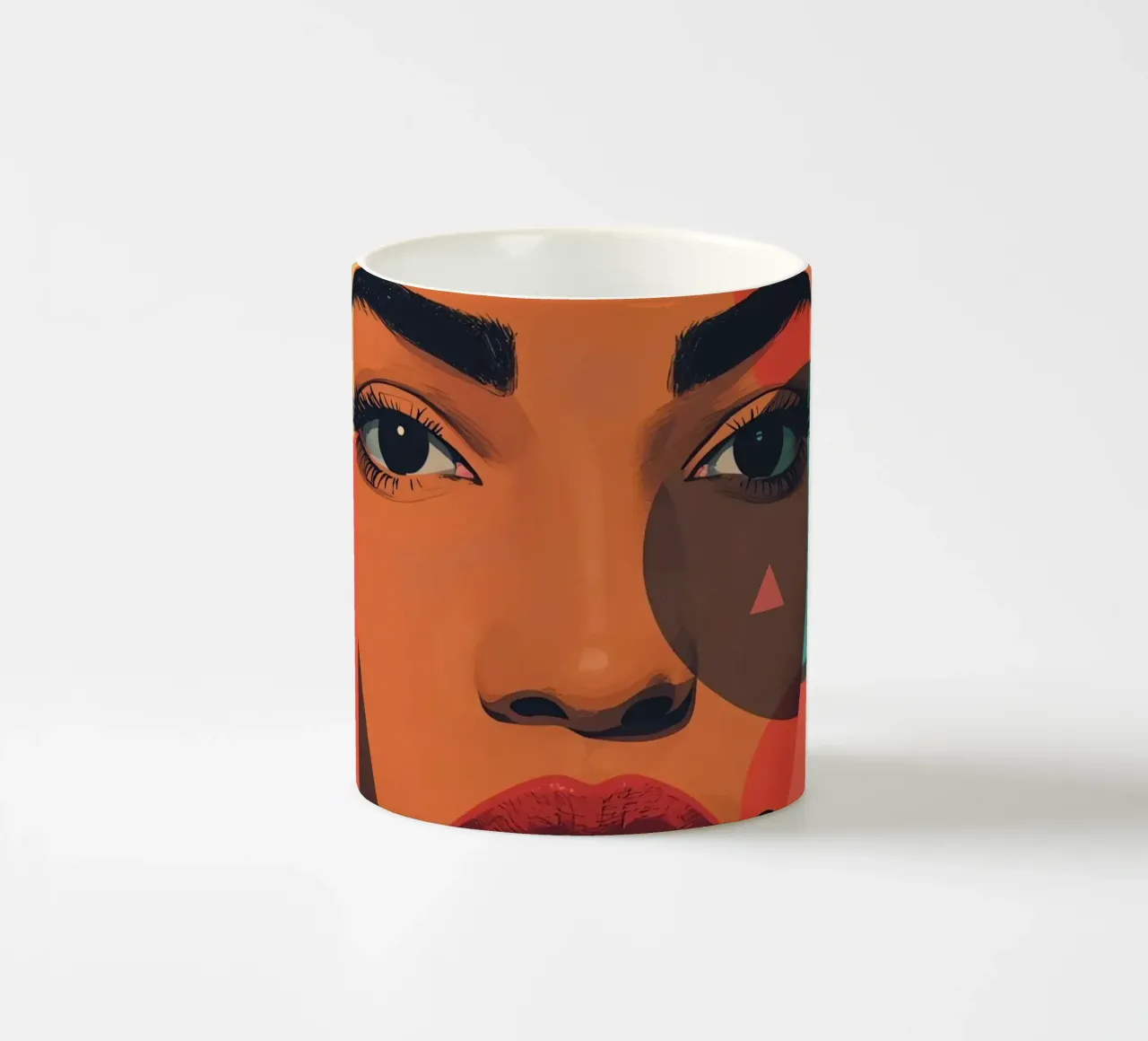 Volto di donna con sovrapposizione di forme geometriche tazza in ceramica da DesignDoodle