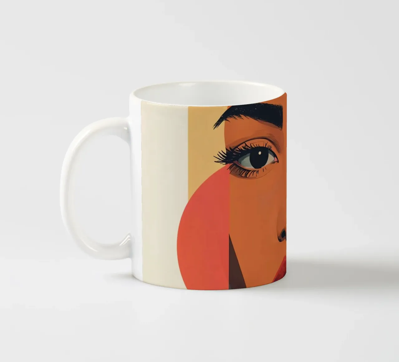 Volto di donna con sovrapposizione di forme geometriche tazza in ceramica da DesignDoodle
