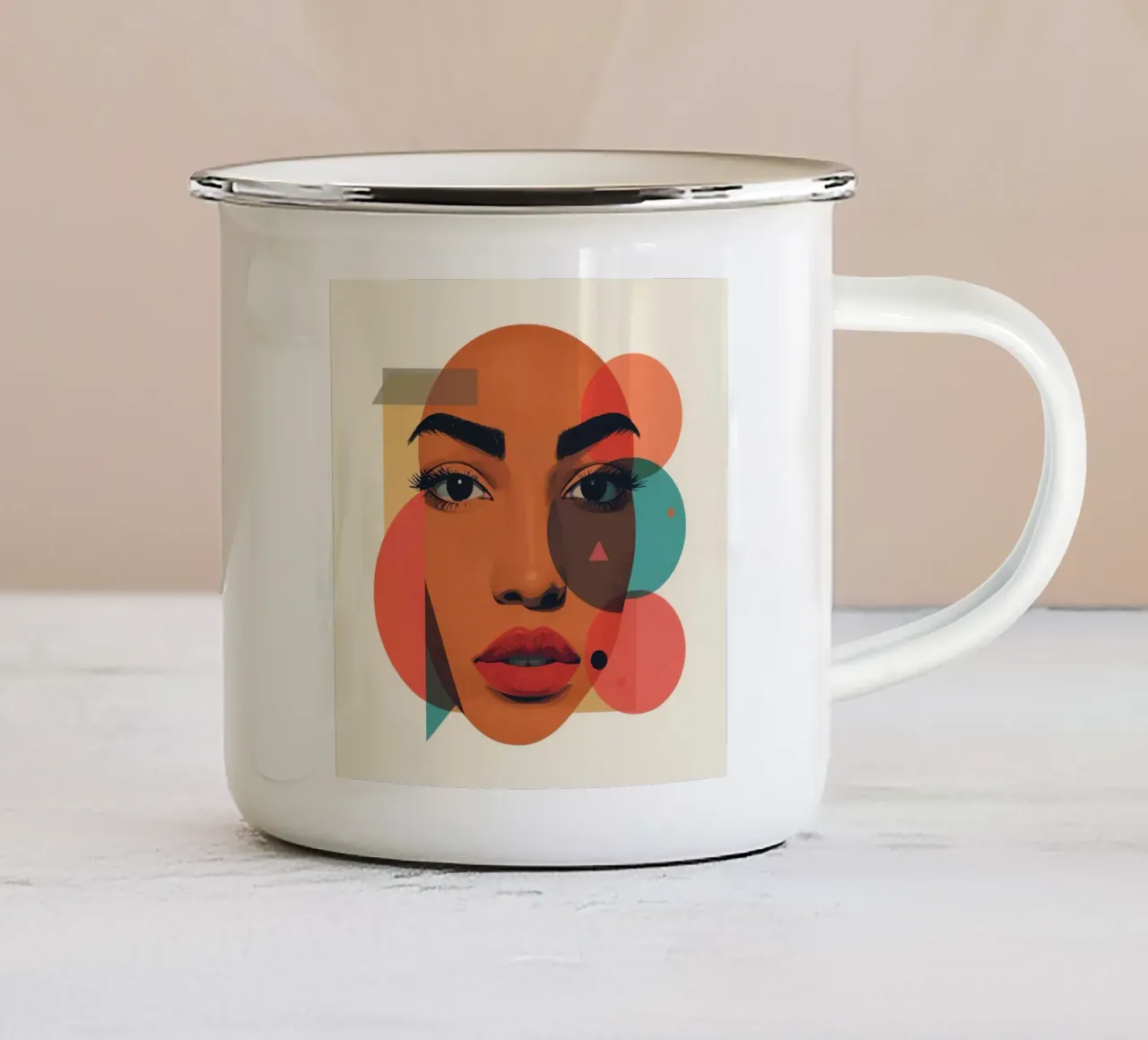 Volto di donna con sovrapposizione di forme geometriche tazza in smalto da DesignDoodle