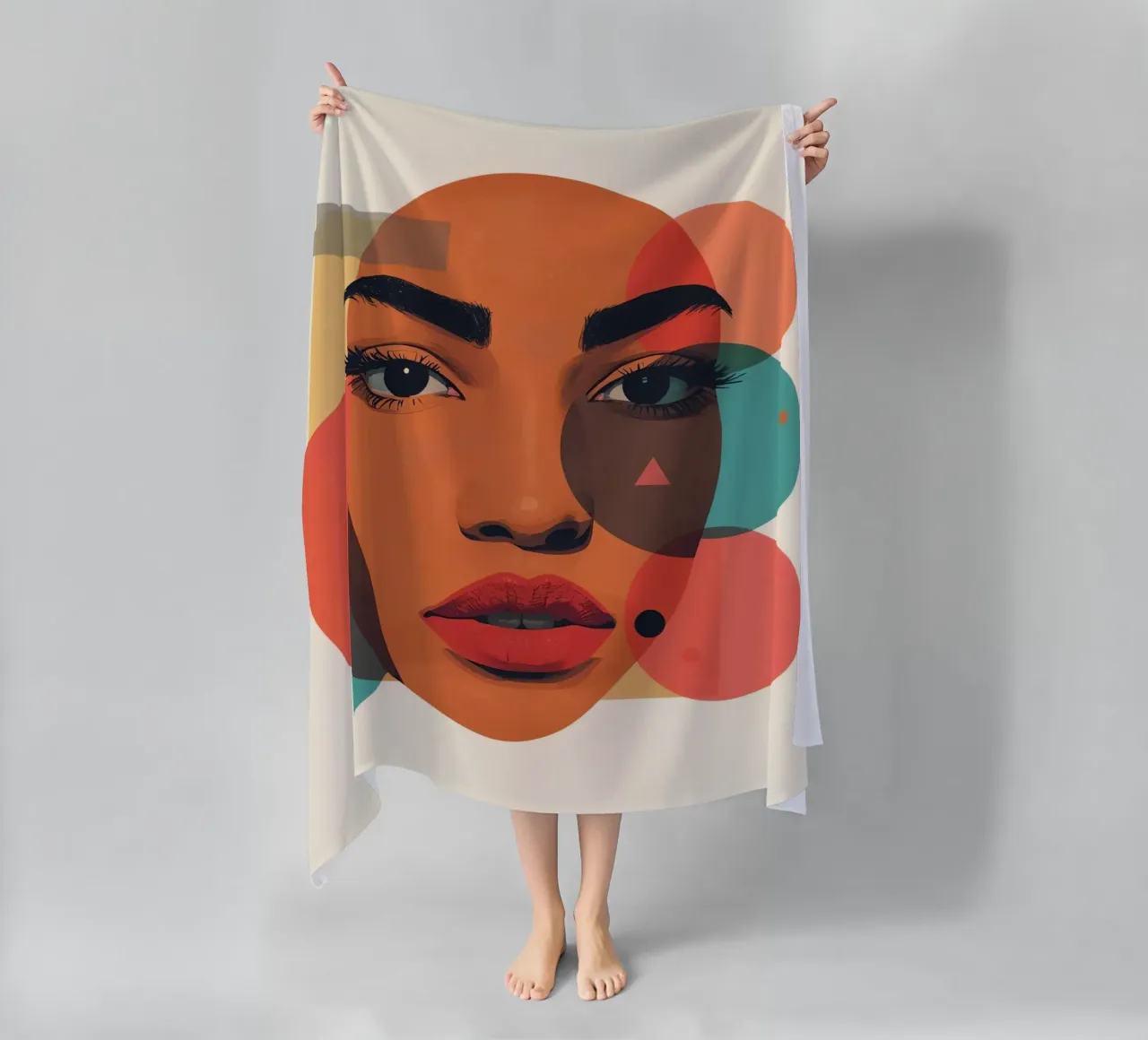 Volto di donna con sovrapposizione di forme geometriche telo mare da DesignDoodle