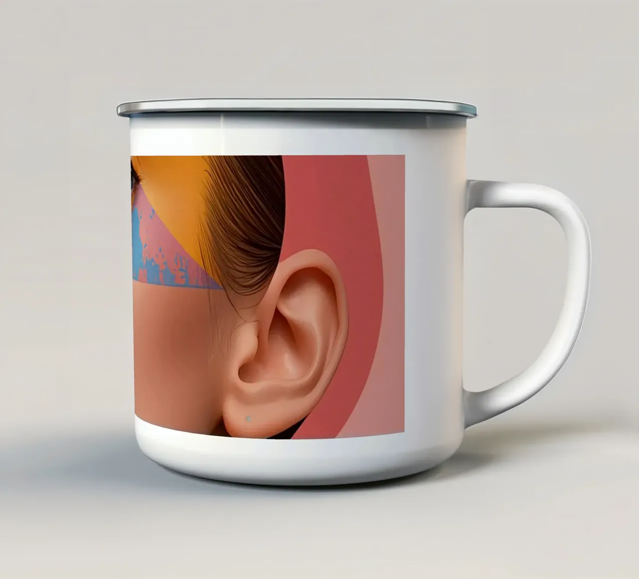 Volto di donna con sovrapposizioni di forme geometriche e colori brillanti tazza in smalto da DesignDoodle