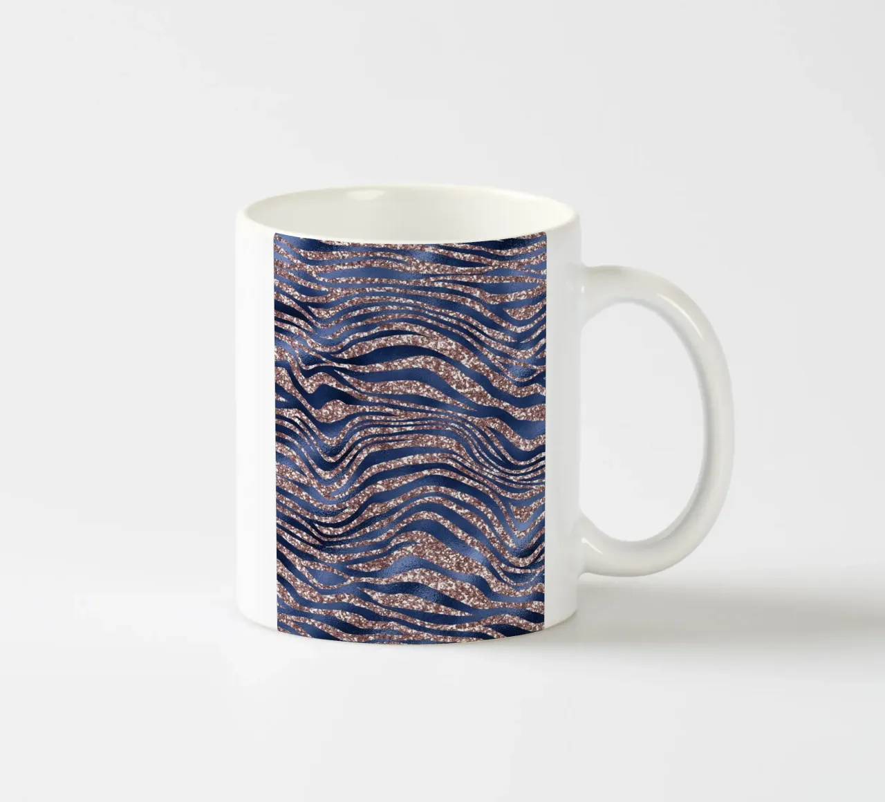Blush & Navy Animal Pattern 7 tazza in ceramica da Yaso Design Animal