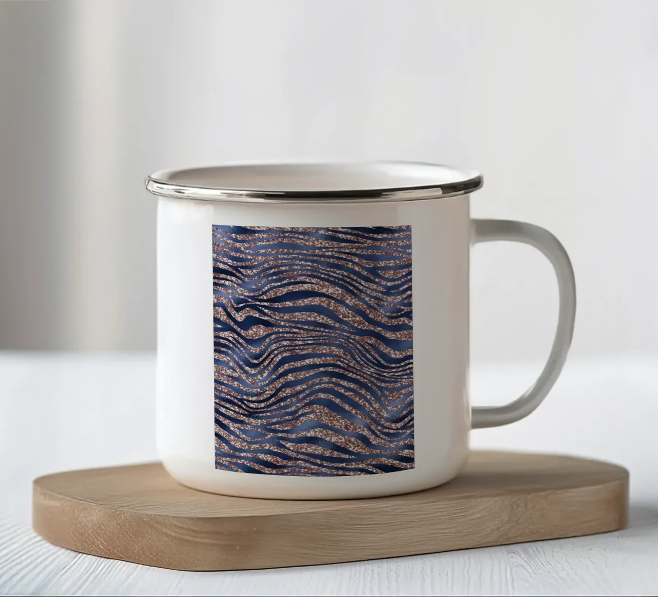 Blush & Navy Animal Pattern 7 tazza in smalto da Yaso Design Animal