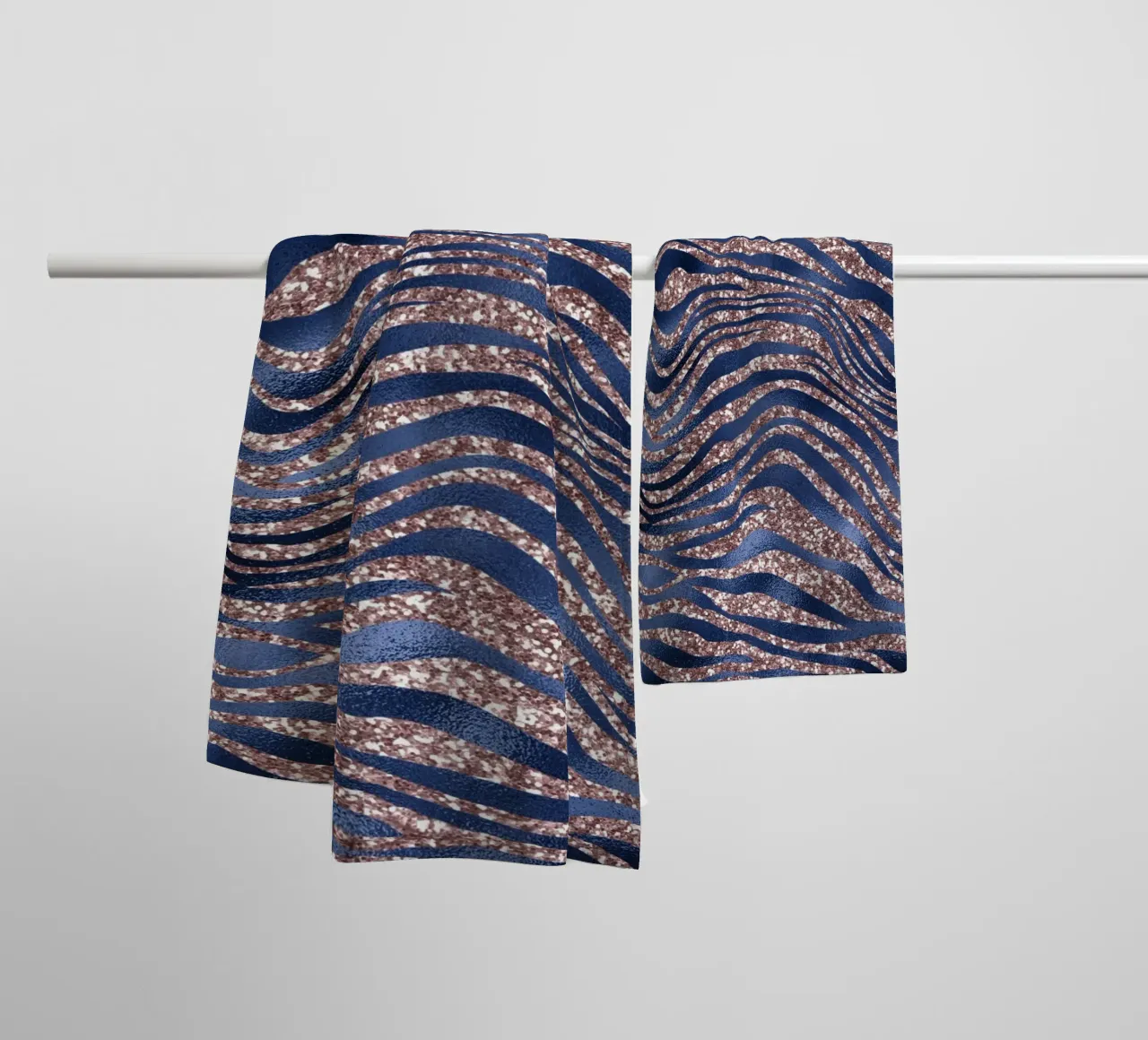 Blush & Navy Animal Pattern 7 asciugamano da bagno da Yaso Design Animal