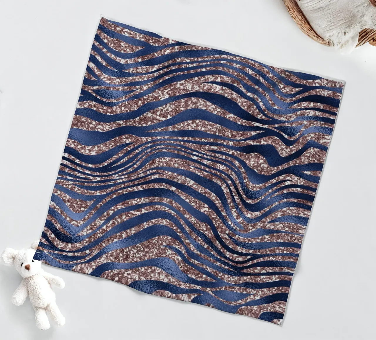 Blush & Navy Animal Pattern 7 coperta in pile da Yaso Design Animal