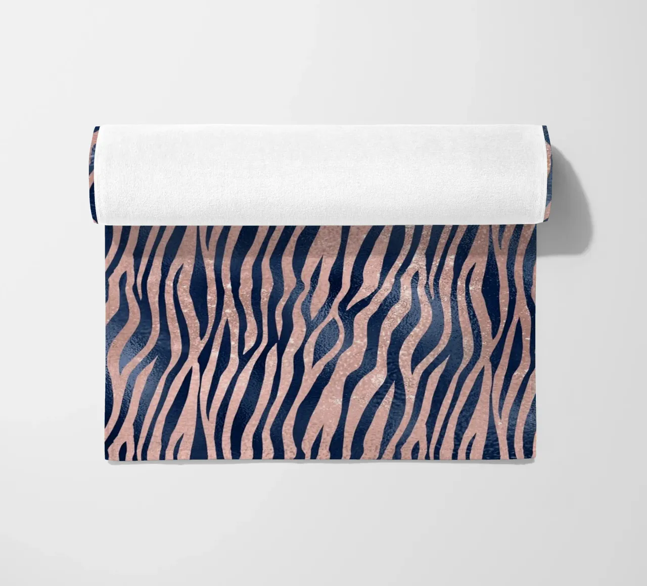 Blush & Navy Animal Pattern 9 telo mare da Yaso Design Animal