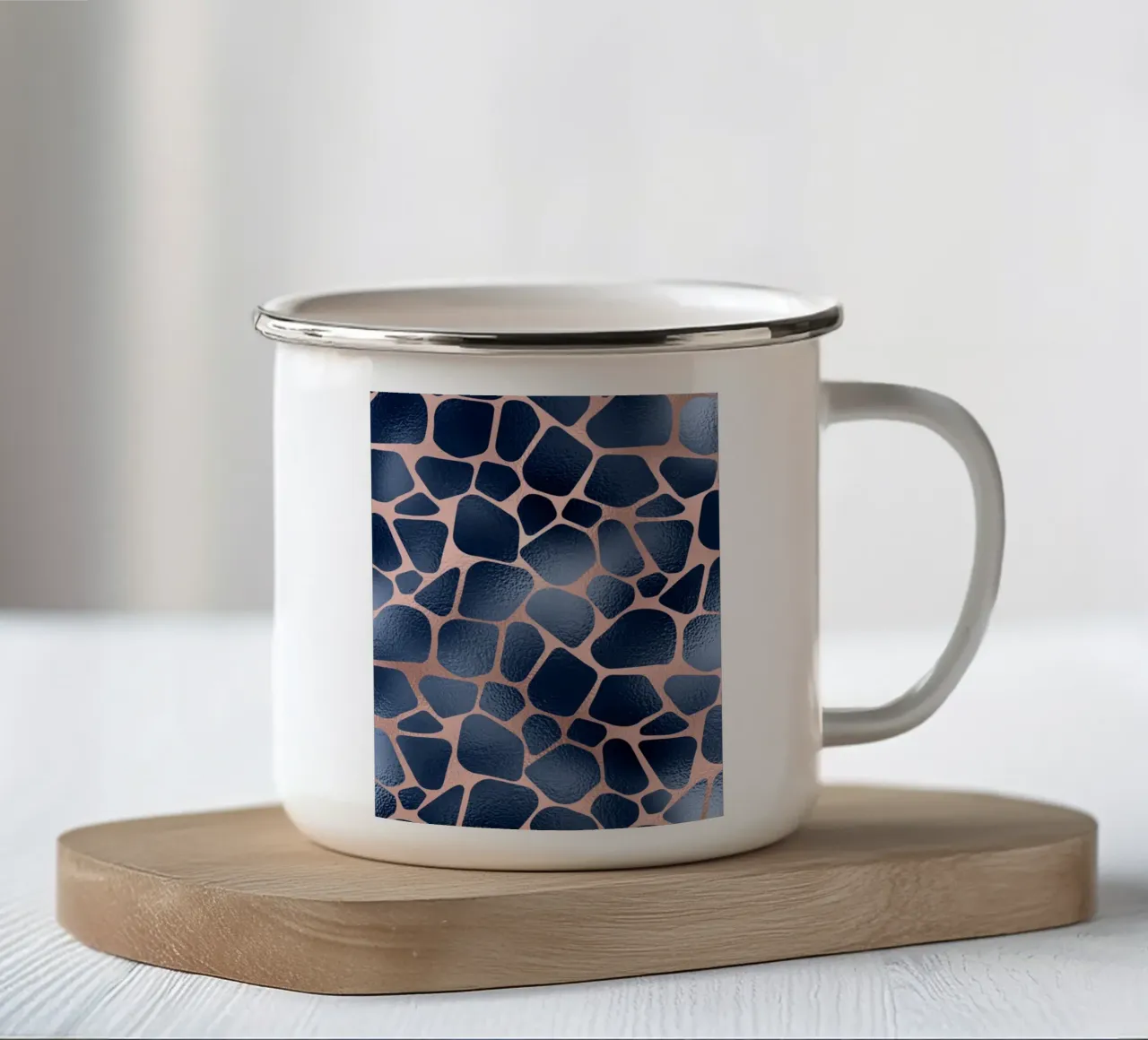 Blush & Navy Animal Pattern 11 tazza in smalto da Yaso Design Animal