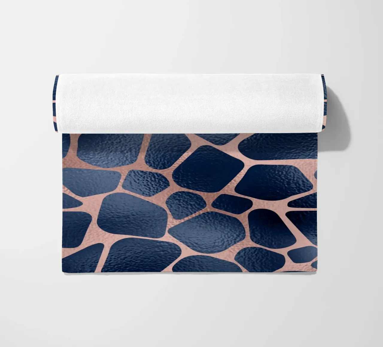 Blush & Navy Animal Pattern 11 telo mare da Yaso Design Animal