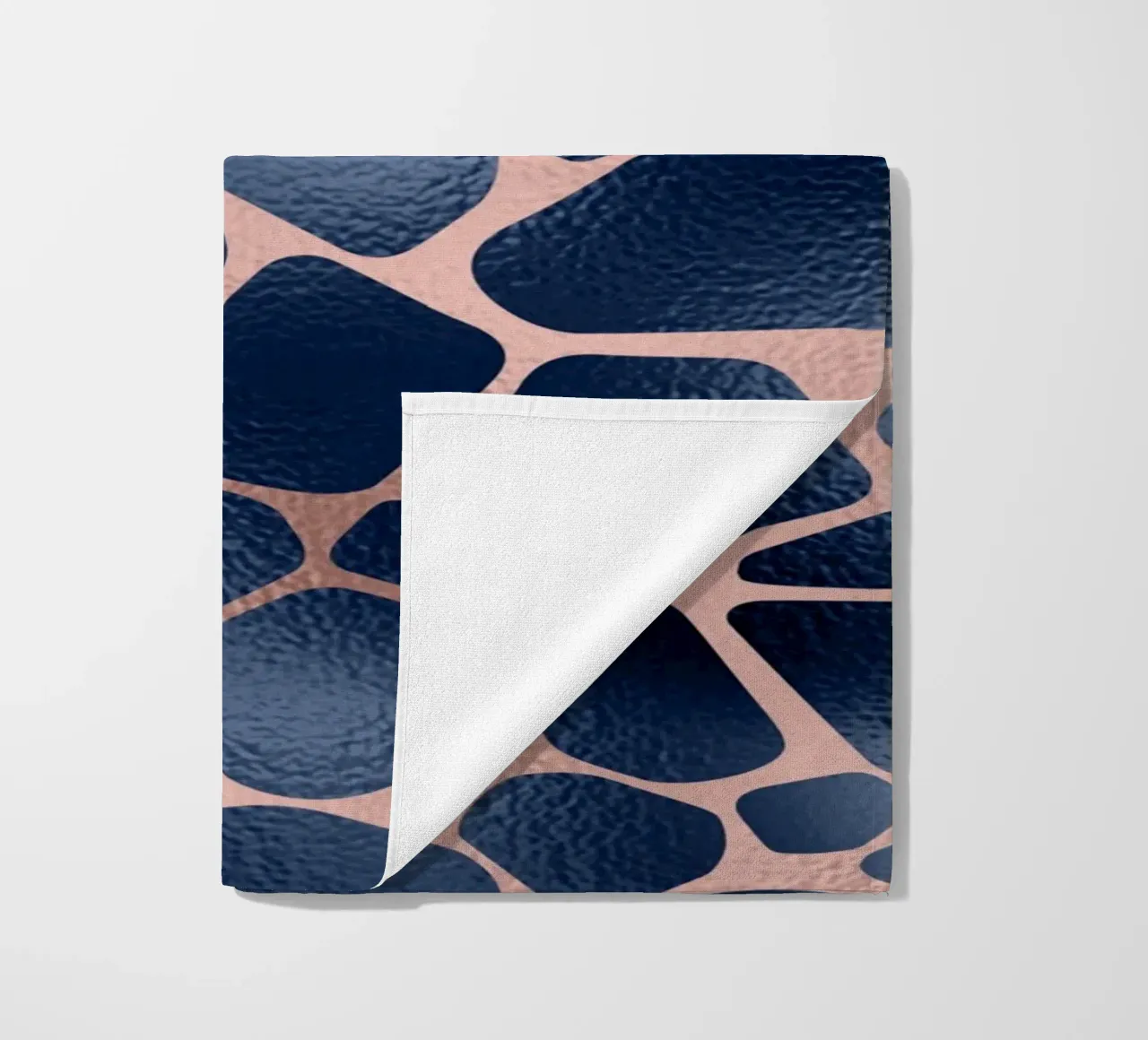 Blush & Navy Animal Pattern 11 telo mare da Yaso Design Animal