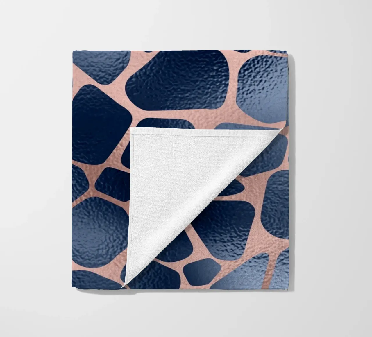 Blush & Navy Animal Pattern 11 telo mare da Yaso Design Animal